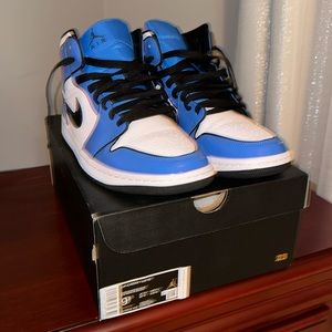Jordan 1 Mid Signal